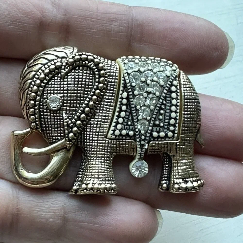 VTG Elephant Brooch‎ Pin 1.75 Inch Gold Tone Textured Clear Rhinestone Trunk Up